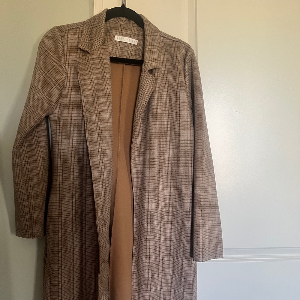 Long coat perfect for Fall/Winter in excellent condition